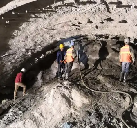 杭州拱顶带模注浆料的施工流程及注意事项